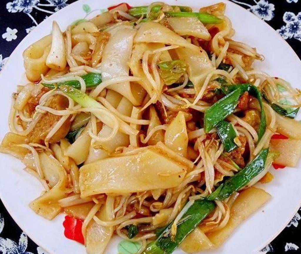 炒凉皮 Fried Cold Noodle · Cooked in oil.