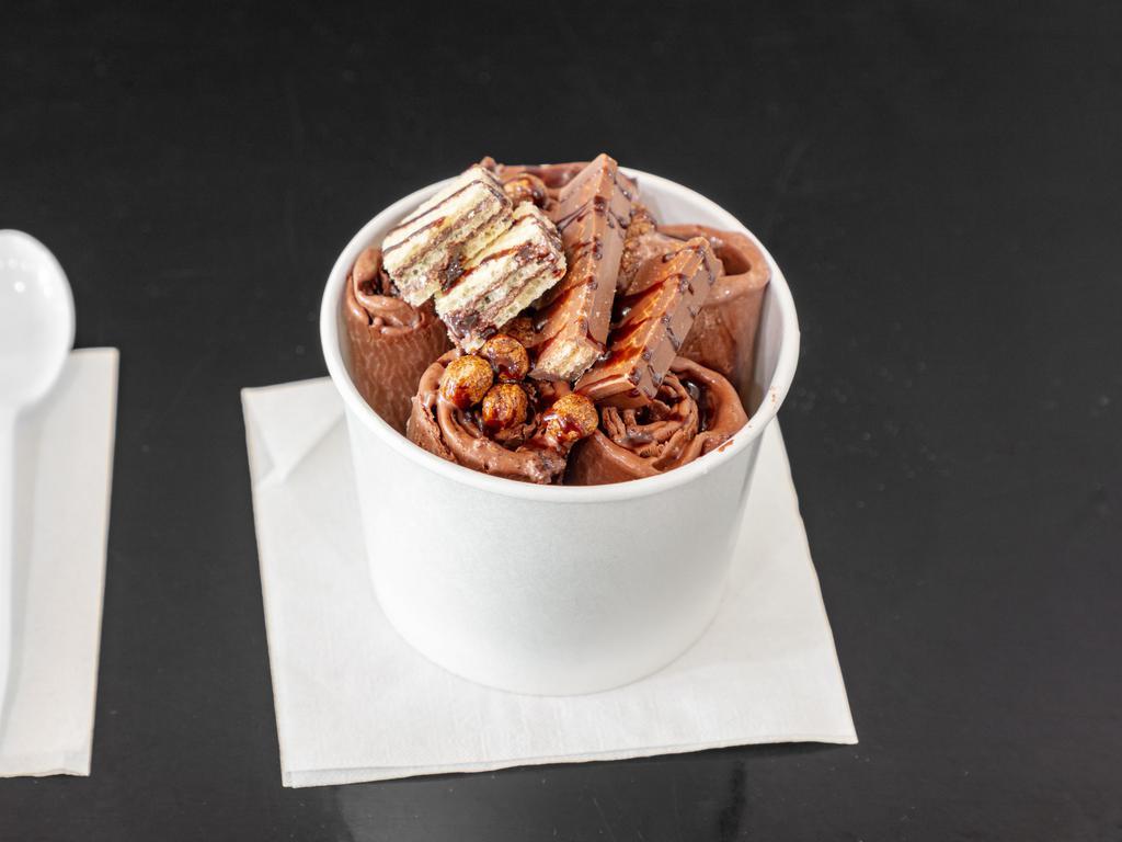 3. Bang Bang Brownie Rolled Ice Ice Cream · Mixed chocolate and brownie and topped with Coco Puffs, wafer sticks and Kit-Kat. 