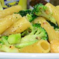 Pasta Chicken & Broccoli · Choice of Alfredo or garlic and oil sauce.