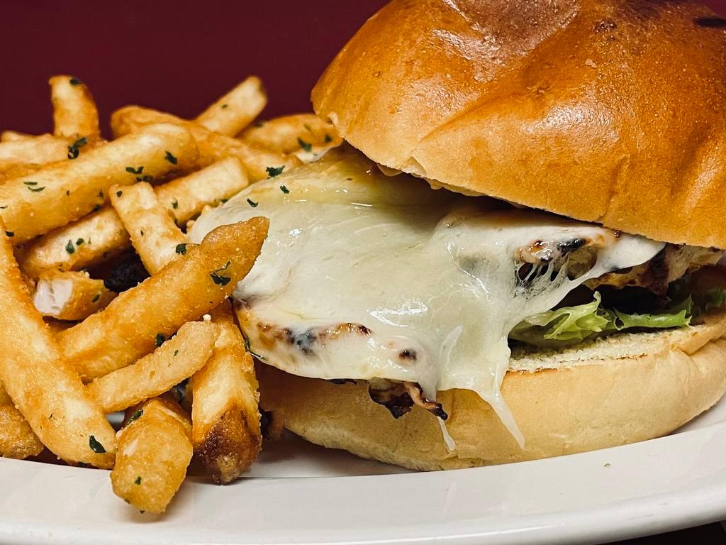 All Star's Sandwich · Grilled chicken breast, provolone, lettuce, caramelized onions
and chipotle aioli.