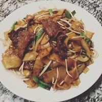 Beef Chow Fun · Beef, rice noodle, vegetable.