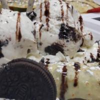 Oreo Crepe · Cookies and cream ice cream, chantilly, pucky sticks and oreo.