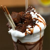 Chocolate Shake · Chantilly, brownie, pucky sticks and marshmallow.