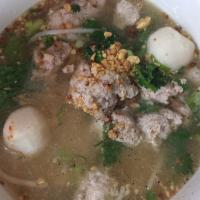 N4. Pork Noodle Soup ก๋วยเตี๋ยวน้ำหมู · With ground pork, fish balls and bean sprout.