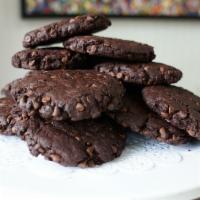 Flourless Chocolate Heaven Cookie (V G/F) · 100% Organic, Gluten-Free, Vegan. 
Dark Cocoa, Flax Seeds, Chocolate Chips.