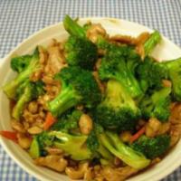 Chicken w. Broccoli · Served w. Rice