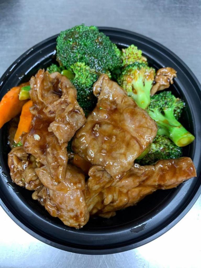 Beef w. Broccoli · Served w. Rice