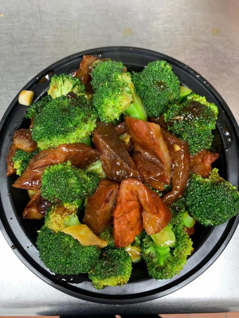 Roast Pork w. Broccoli · Served w. Rice