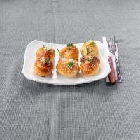 Garlic Knots · 6 pieces. Served with red sauce.