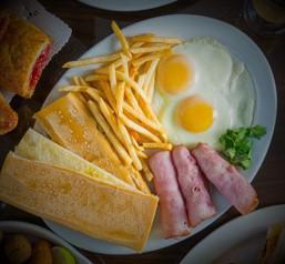 Desayuno Completo · Scramble eggs with ham, cheese and onion, Cuban toast, french fries and small coffee.