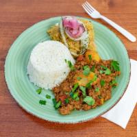 Picadillo · Ground beef, Con 2 acompanantes. Served with 2 sides.