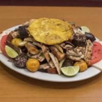 Picada 2 Personas · Carne, lomo, pollo , chicharron, chorizo, morcilla, arepas, tostones, and papa criolla.