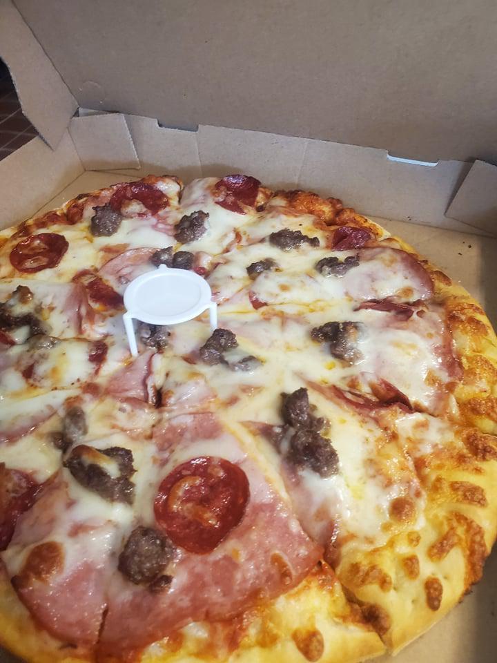 Meat Attack (The HODL) · Pepperoni, Italian sausage, Canadian bacon