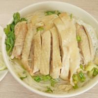 N3. Chicken Thin Noodle Soup 黃毛雞湯檬粉 · Soup that is made with chicken, broth, noodles, and vegetables. 
