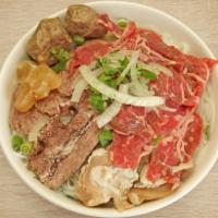N5. Deluxe Beef Medley Thin Noodle Soup 火車頭牛肉湯檬粉 · Rare steak, well-done tripe, Flank, brisket, and beef balls.