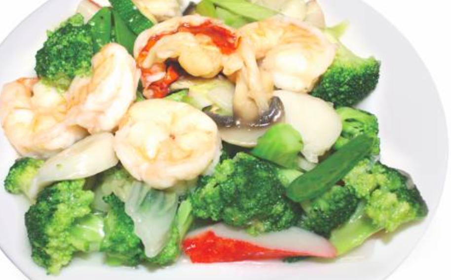 114. Seafood Combo Special · Lobster, jumbo shrimp, imitation crabmeat & scallops, all skilfully sauteed with fresh vegetables in a delightful sauce.