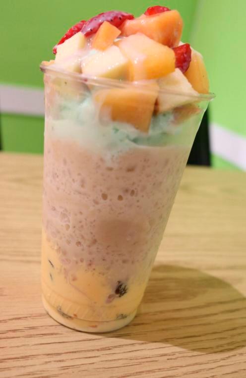 Bionico · Fresh strawberries, apples, bananas, papaya and cantaloupe covered by our special sweet cream topped off with granola raisins and coconut.