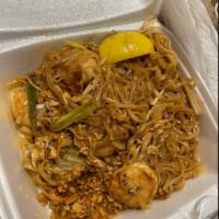 Pad Thai · Stir fried rice noodle with egg and tamarind sauce, green onions, bean sprouts, tofu and gro...