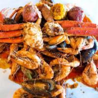  Seafood Combo 8 (1 lb） ·  1 lb cluster snow crab, 2 piece lobster tail, 1 lb shrimp head-off with corn, potato, egg 