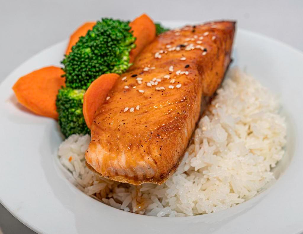 Teriyaki King Salmon · Grilled salmon, teriyaki sauce, carrots, broccoli