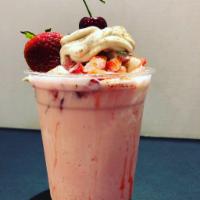Fresas con Cream · Sweet strawberry and cream milkshake with fresh strawberries. tapioca pearls, lechera, whipp...
