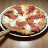 Burrata e Prosciutto Pizza · Mozzarella, Parmigiano Reggiano, burrata and prosciutto di parma.