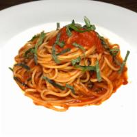 Spaghetti Pomodoro e Basilico · House pomodoro and fresh basil.