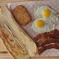 Americano Desayunos · Tostadas o panquecas, huevo entero o revuelto, tocineta, hasbrown.