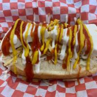 Zuliano Hot Dog · Salchicha, queso de mano, repollo y papas rayadas.