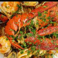 Linguine Frutti di Mare · Shrimps, clams, mussels, clams and Bay scallops