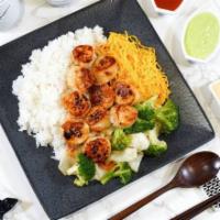 Hibachi Scallop · 8 oz of juicy tender sea-scallops, grilled and seasoned in hibachi style with lemon ＆ butter