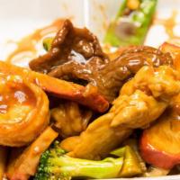 CS21. Happy Family · Sliced chicken shrimp, scallops and roast pork sauteed with mixed vegetables in brown sauce.