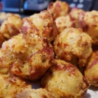 Keto Pizza Bites ·  4 Pepperoni and bacon-filled pizza bites with keto-based ingredients!