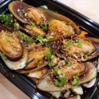 Garlic Mussel · Mussel stir-fried in garlic sauce, on top of mixed vegetable.