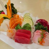 Sashimi Mori · 15 pieces of sashimi (mixed of tuna, salmon, white tuna, tilapia. Chef's choice.