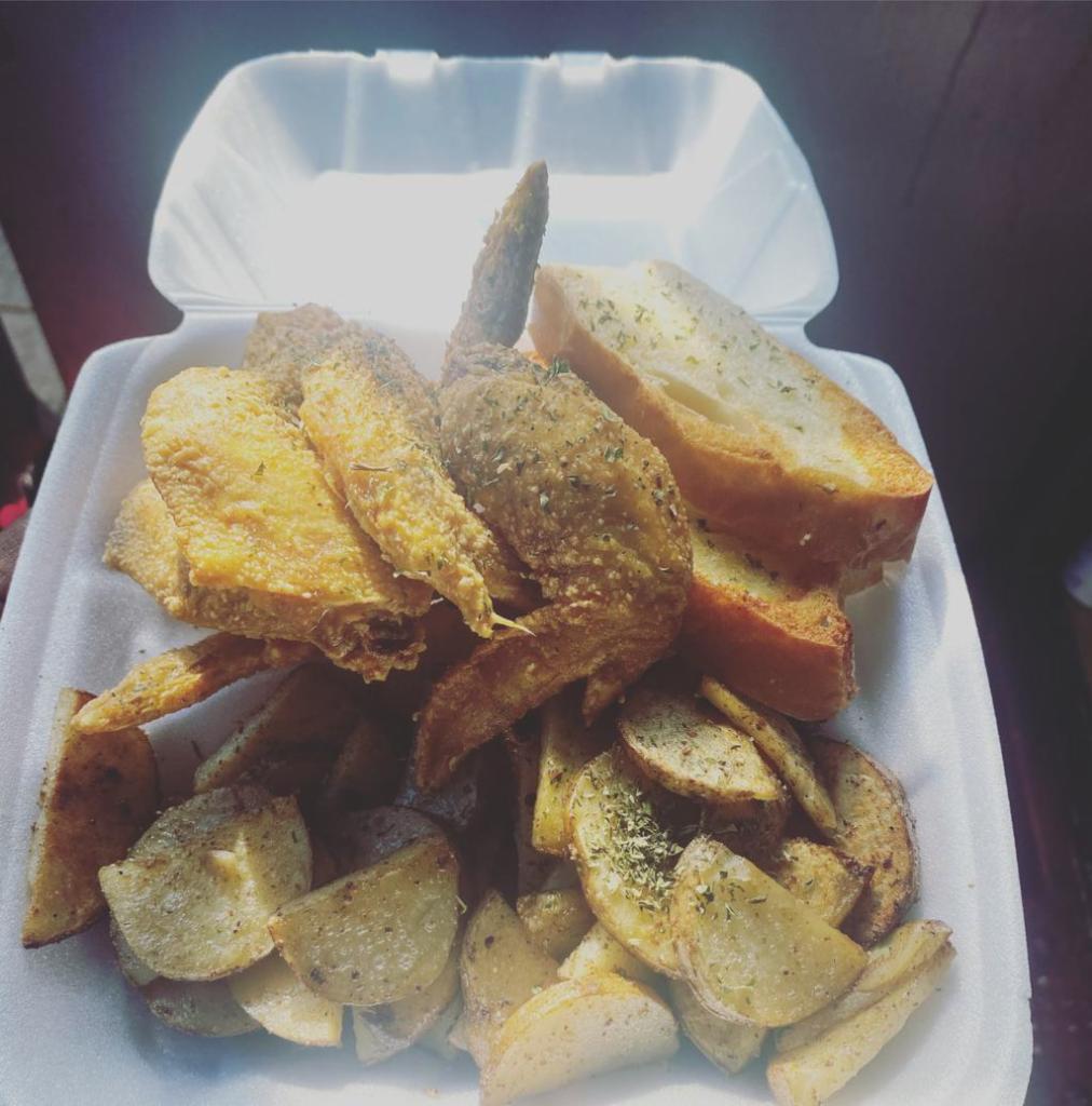 3pc chicken dinner  · Chicken dinner comes with a leg,wing,thigh with a side order of your choice of fries or mashed potatoes along with sliced garlic bread 