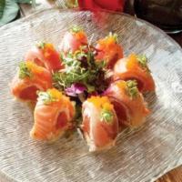 R06 CHERRY BLOSSOM · IN: SPICY TUNA, AVOCADO
OUT: SOY PAPER, TUNA, SALMON, YELLOWTAIL, MASAGO,
GREEN ONION ON TOP...