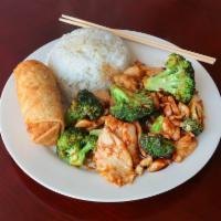 Broccoli Chicken Combo Platter · Served with pork fried rice and egg roll. 