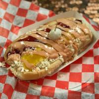 Salvaje Hot Dog · Pan, 1 salchichas, tocineta, cebolla, ensalada, ripio de papa, queso, huevos and salsas.