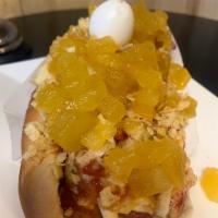 Travieso Hot Dogs · 2 salchichas, 1 tocinetas, queso cuajada, ensaladas, queso mozarela, pina en trocito, ripio ...