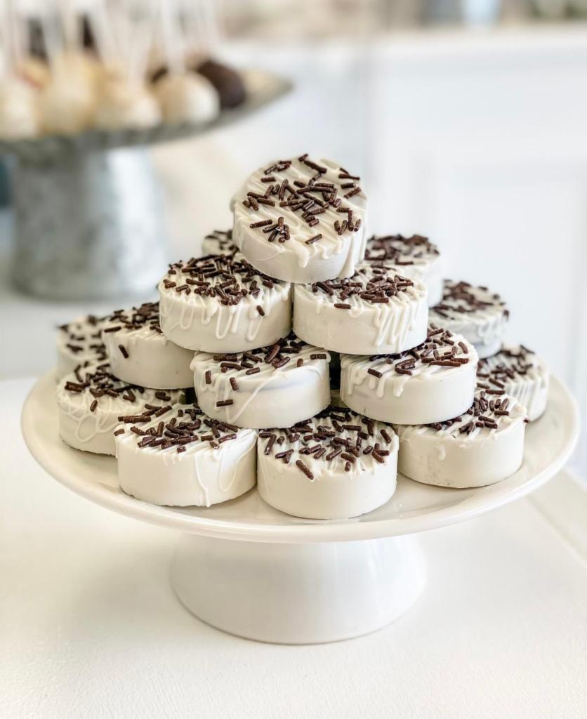 Vegan, Gluten Free Oreos · A Gluten Free Cookies & Cream sandwich cookie, but better AND vegan. No dairy, just pure vanilla bliss! Does not contain: Milk, Butter, Eggs, Dairy, Gluten. Comes with two (2) dipped Oreos. 