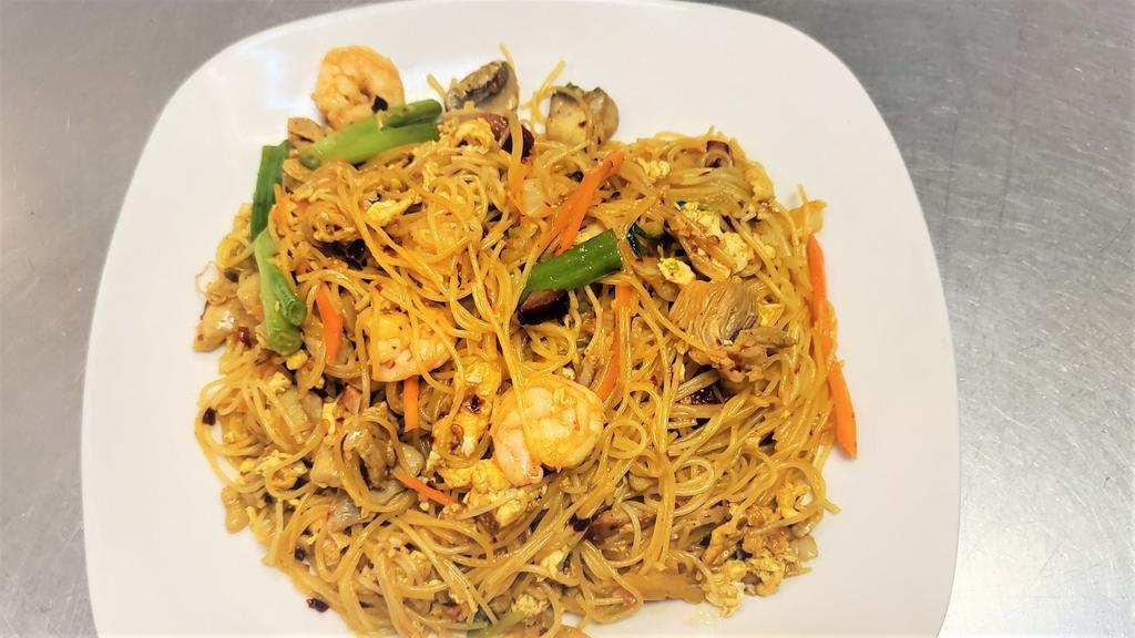 39. Singapore Rice Noodles · Hot and spicy.