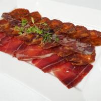 Seleccion de Ibericos: Jamon, Chorizo, Lomo y Salchichon · Iberian Cuts: ham, Chorizo, Loin and Salami
Gluten-free, Lactose-free, Nuts-free