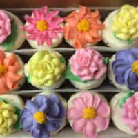 Jumbo Cupcakes · Cupcakes with white buttercream frosting and decorated with
buttercream flowers in seasonal ...
