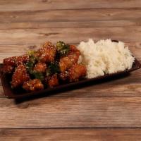 44. Sesame Chicken Special · Chunks of chicken sauteed in special brown sauce with sesame seeds on top and broccoli on th...