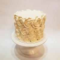 GF Vanilla Cake with Vanilla Buttercream 6 Inch Whole · 6-12 Servings
