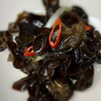 Black Fungus with Pepper and Vinegar Sauce醋椒木耳 · 