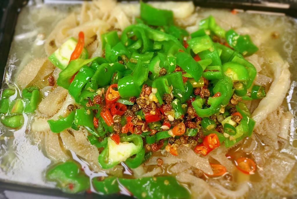 Spicy Beef Tripe with Fresh Pepper鲜椒毛肚 · 