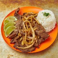 Bistec Encebollado · Steak sauteed with onions and fried green plantains.