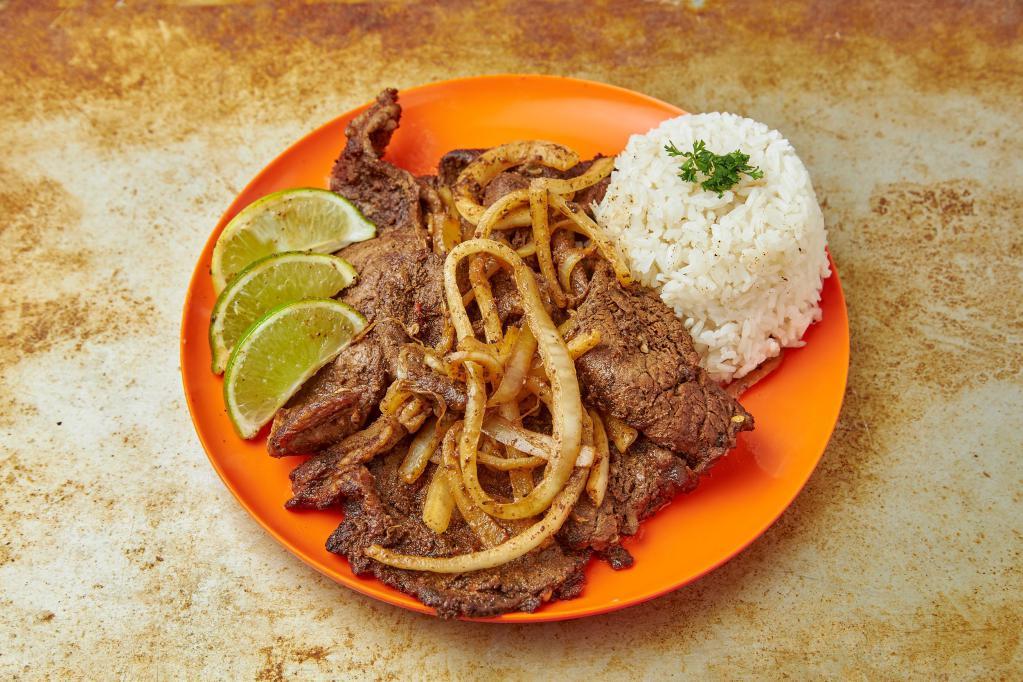 Bistec Encebollado · Steak sauteed with onions and fried green plantains.